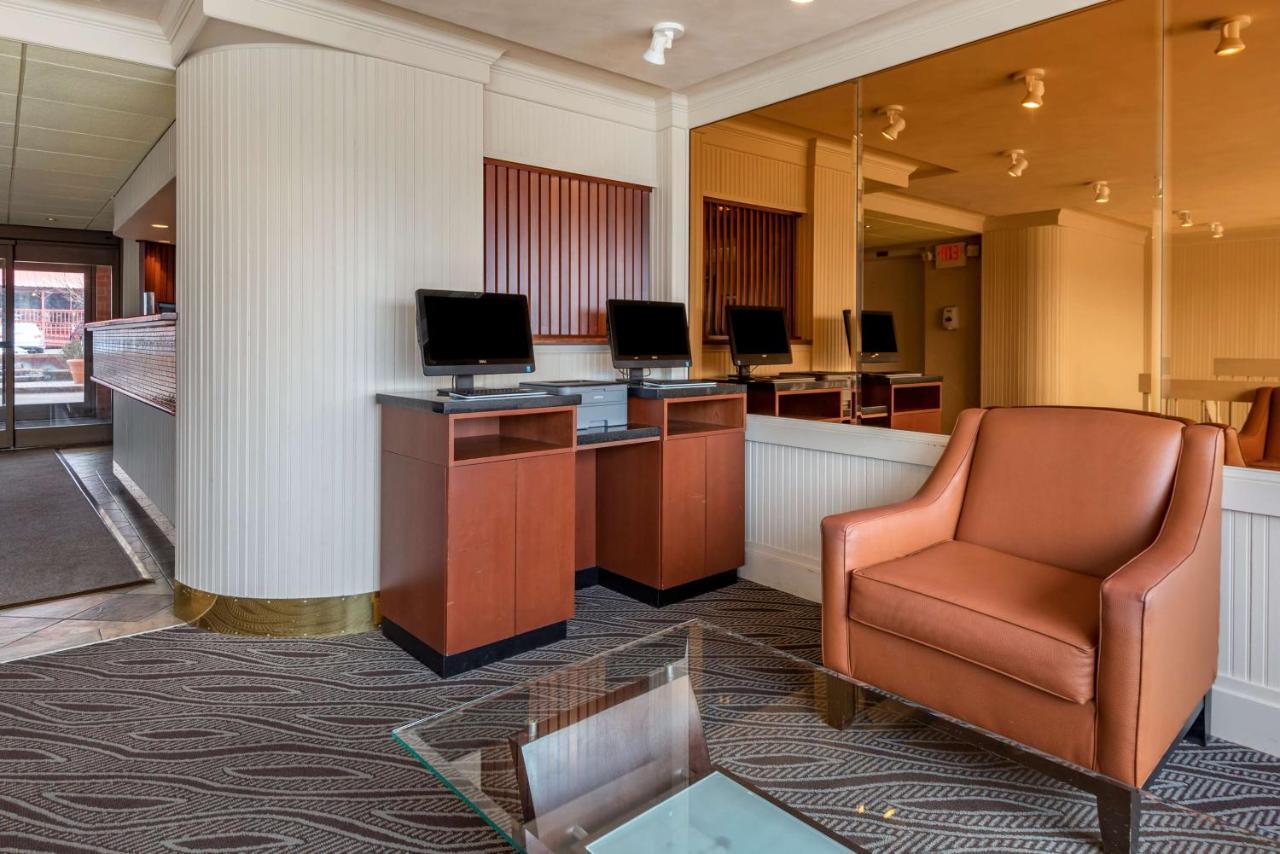 Best Western Plus Oswego Hotel And Conference Center Экстерьер фото