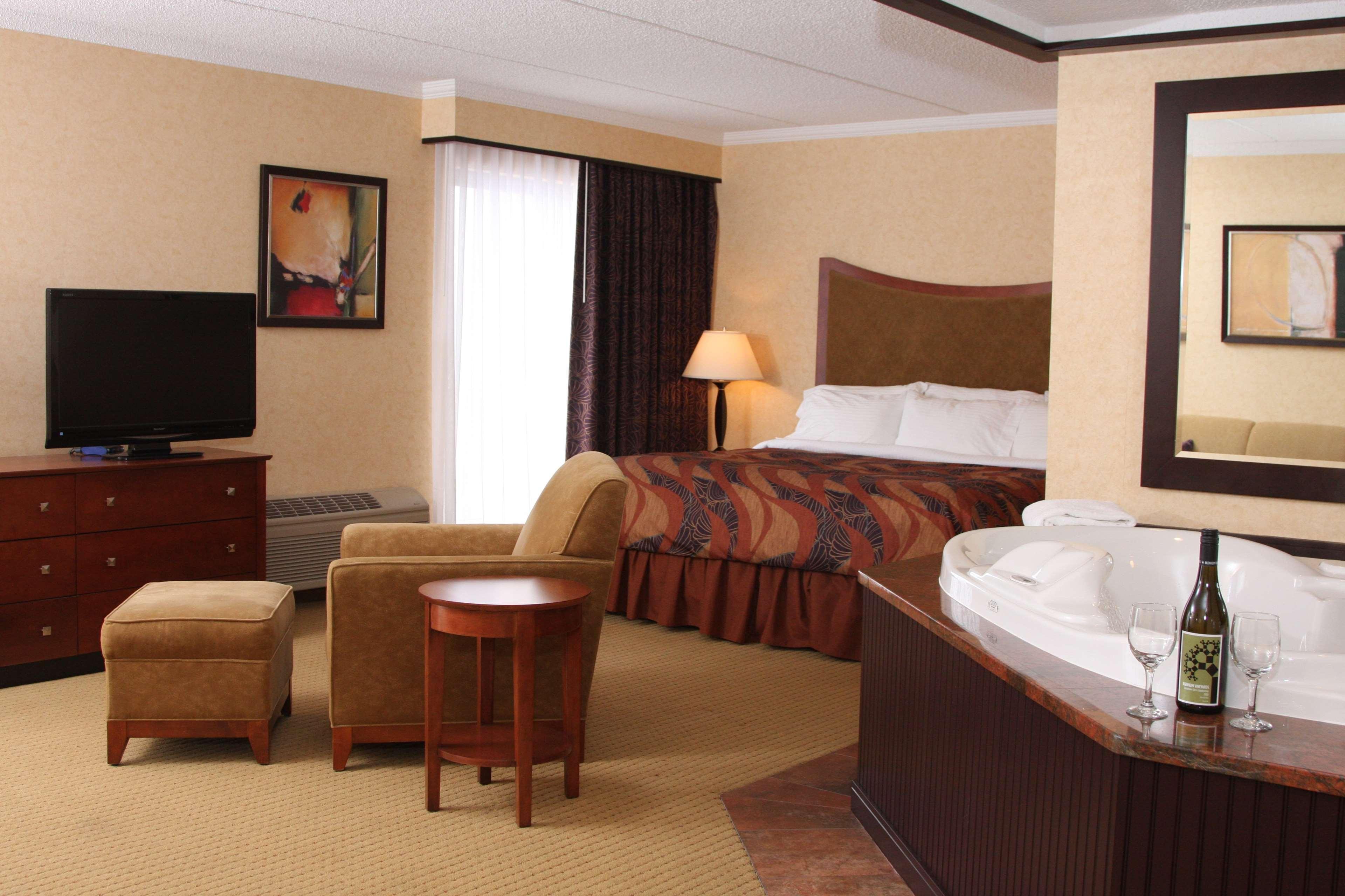 Best Western Plus Oswego Hotel And Conference Center Экстерьер фото